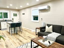 5 min to DWTN, BART & Park| Private Deck w/ View - Image 3