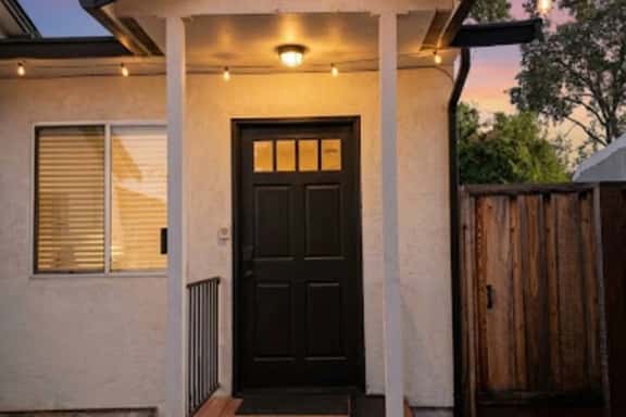 Urban Suite | 1BD 1BTH Serene & Large - Image 1