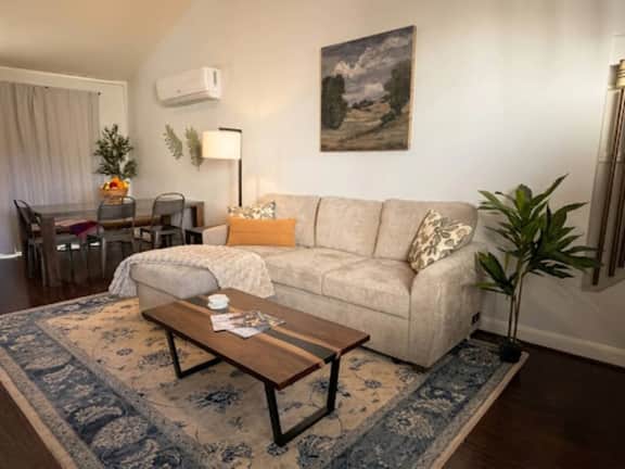Urban Suite | 1BD 1BTH Serene & Large - Image 2