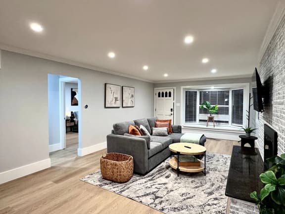 Urban Oasis | 3BD 2BTH Gorgeous Home - Image 1